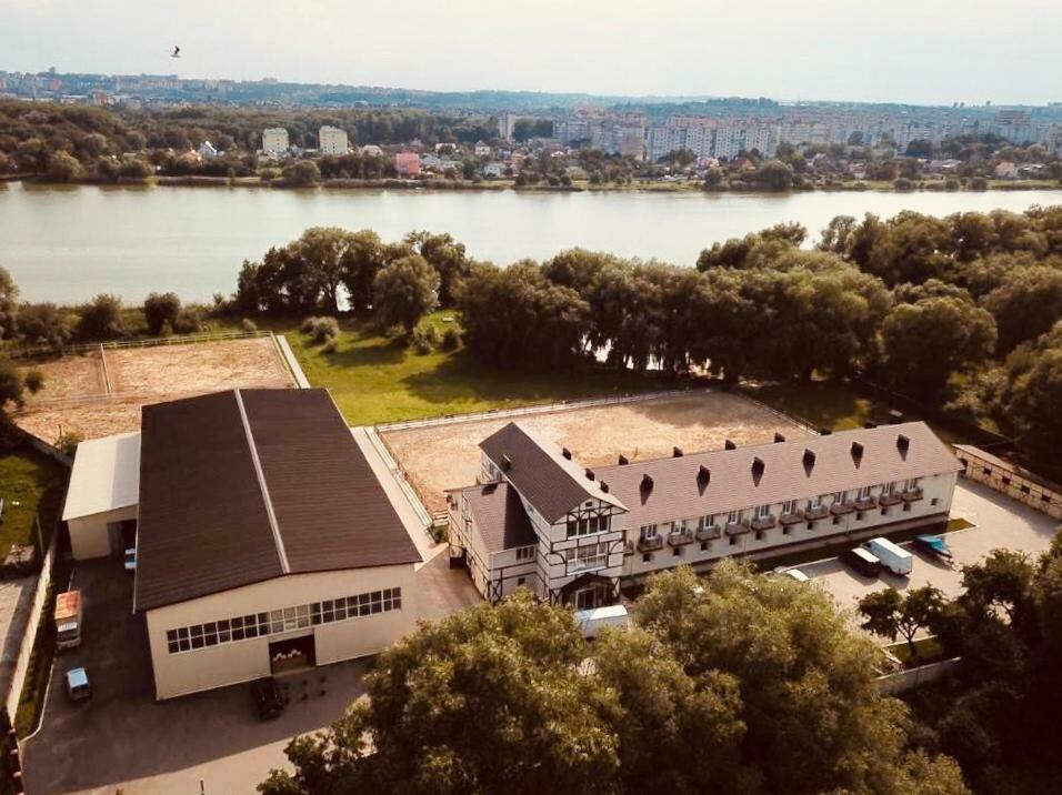 Tamerlan Khmelnytskyi Exterior photo
